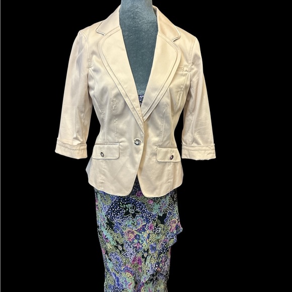 White Black Market,Elegant Cream Women's Blazer with Button Accents - Picture 2 of 12